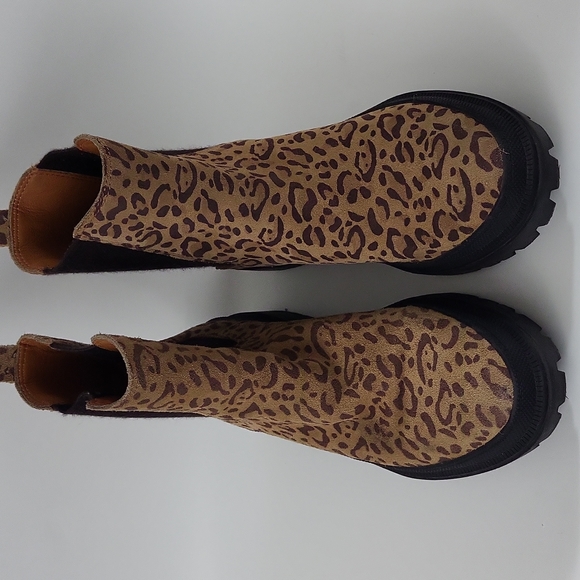Lucky Brand Ellerey Leopard Print Suede Block Heel Lug Sole Chelsea Boots - Picture 2 of 11